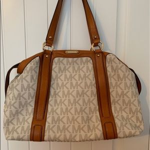 Michael Kors Large Signature Purse in Vanilla